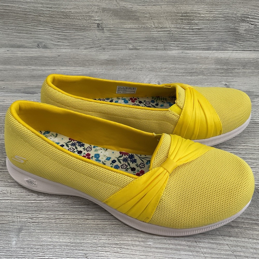 SKECHERS Go Step Lite 136302W Comfort Slip On Yellow Shoes Womens 12 Wide NEW